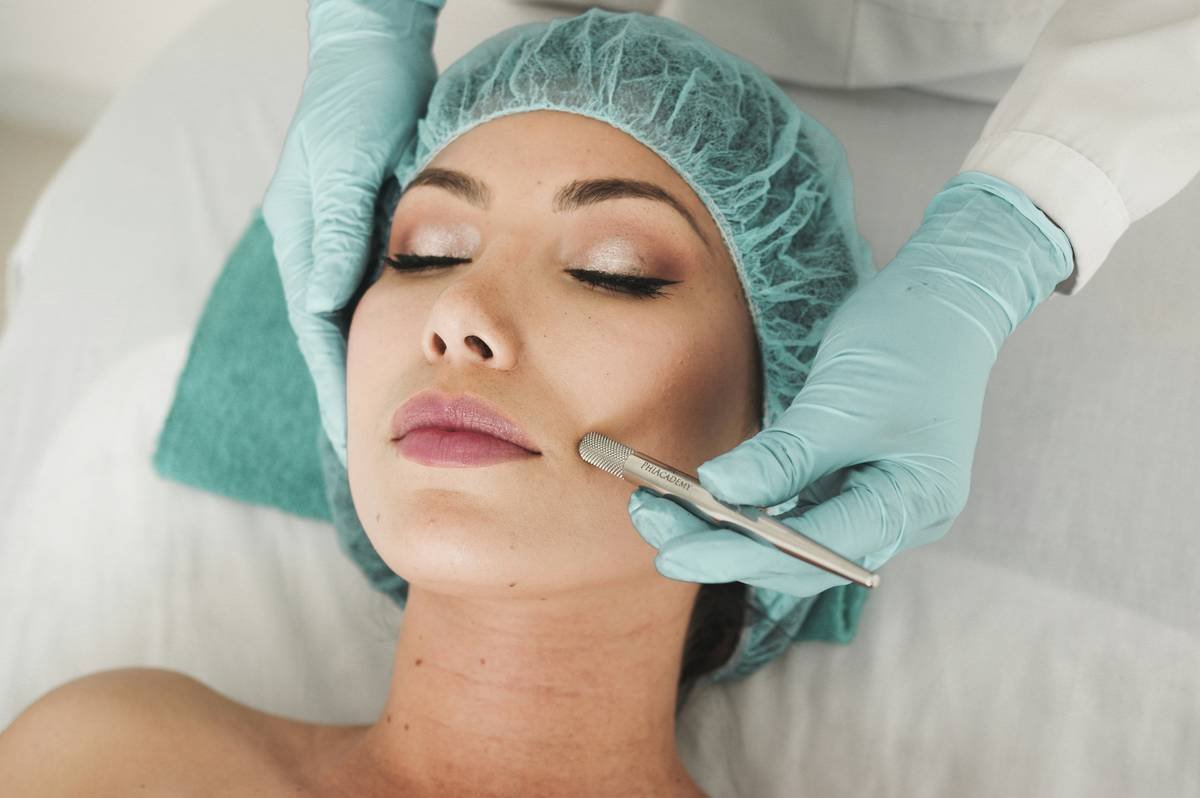 Comparison chart showing efficacy of radiofrequency, microcurrent, LED, and ultrasound in anti aging facial treatment
