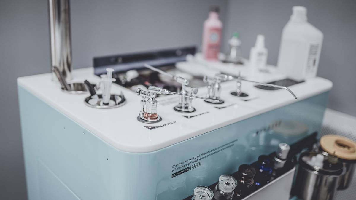 Close-up of vibrating device anti wrinkle gliding along nasolabial fold